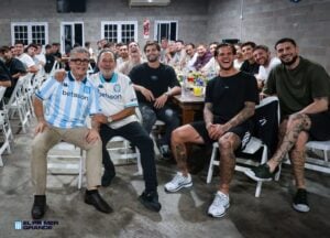 El plantel de Racing vivió una noche con visitas especiales