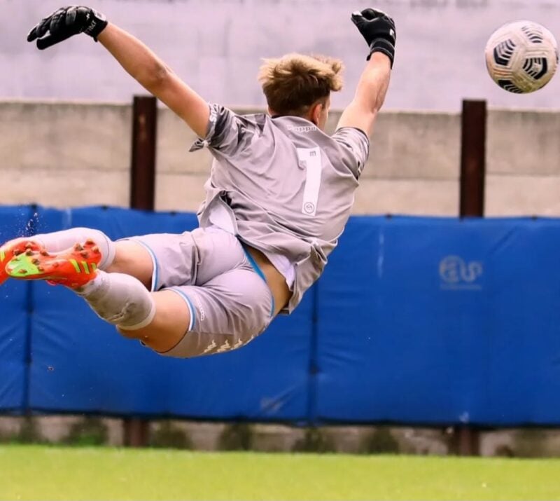 Arquero juvenil Racing contrato