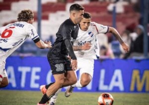 Cómo le fue a Evelio Cardozo en Uruguay y qué hará Racing con él