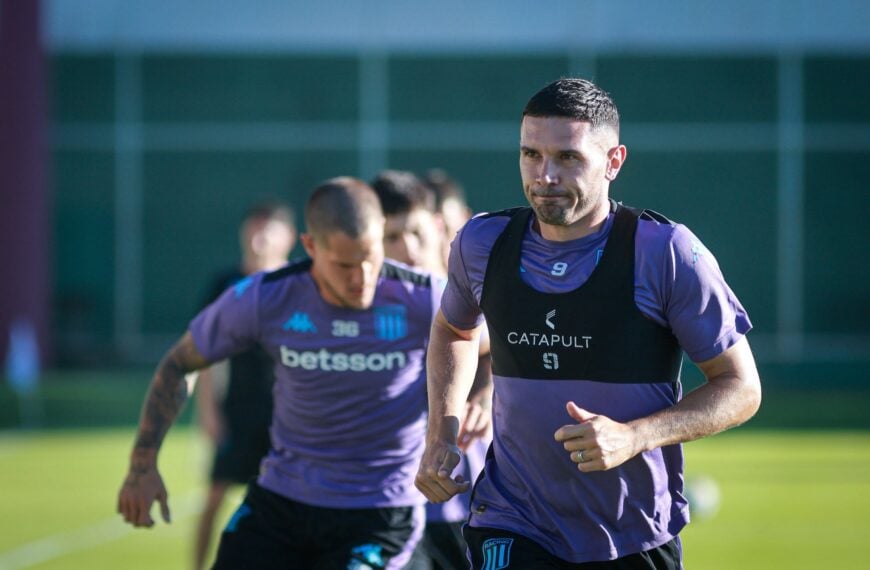 Racing ya está en Paraguay a la espera de refuerzos