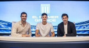 Carboni, refuerzo de Racing, firmó y viaja a Paraguay