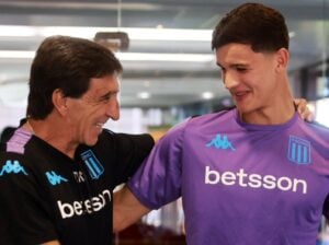 Carboni, refuerzo de Racing, firmó y se sumó al plantel