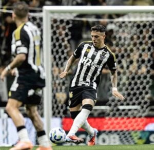 Renzo Saravia recibió un llamado de Racing