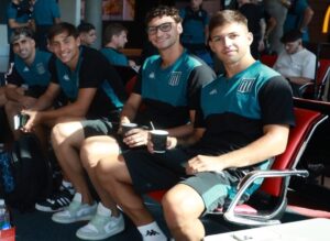 Racing ya está en Paraguay a la espera de refuerzos