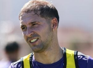 Miljevic salió de Racing con un dolor que vuelve a preocupar