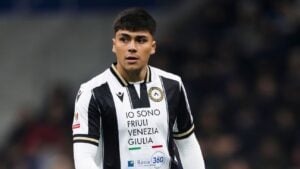 ¿Quién es el delantero chileno que Racing en carpeta?