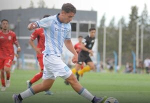 Racing debutó con un triunfo contra Barracas