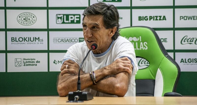 Racing con Banfield Costas