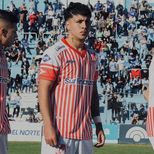 Costas empieza a tener a otro 9 en el radar de Racing