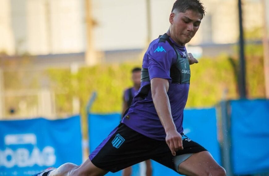 Racing seguirá sin un 9 suplente en el banco