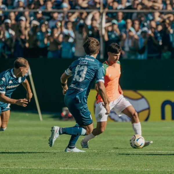 Racing le ganó a Banfield y suma dos al hilo