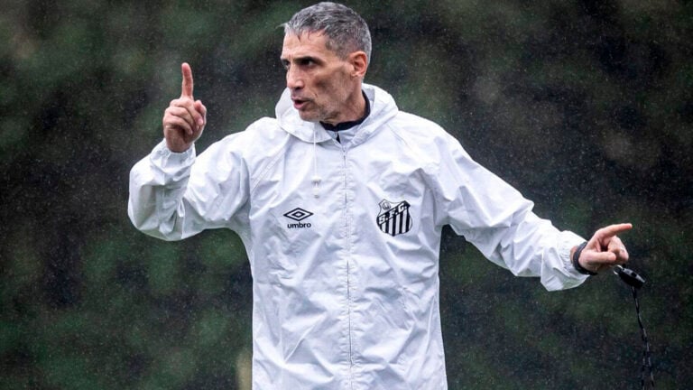 Vojvoda, ofrecido en Racing.